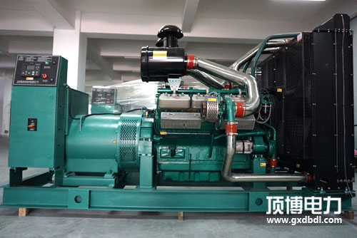 上海乾能內(nèi)燃機150KW柴油發(fā)電機組QN8H163技術(shù)參數(shù)